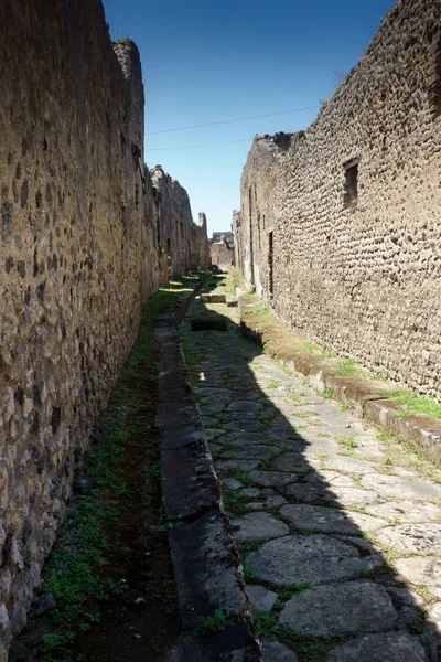 Rue Étroite Avec Des Murs Ruine Dans Ancienne Ville Pompéi — Photo