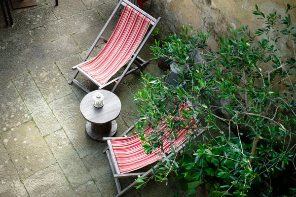 Hög Vinkel Syn Solstolar Och Bord Cinque Terre Italien — Stockfoto