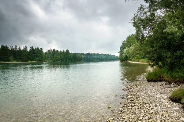 Ağaçlar Göl Bulutlu Gökyüzü Almanya Karşı Doğal Görünümünü — Stok fotoğraf