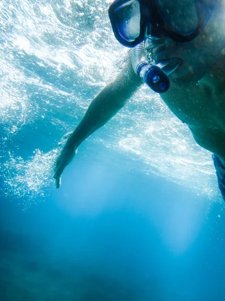 Jovem Com Máscara Mergulho Explorando Vida Submarina Creta Grécia — Fotografia de Stock