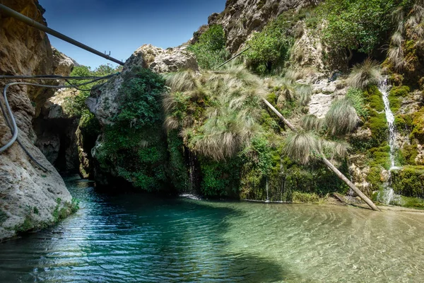 Waterval Het Regenwoud Door Cliff Kreta Griekenland — Stockfoto