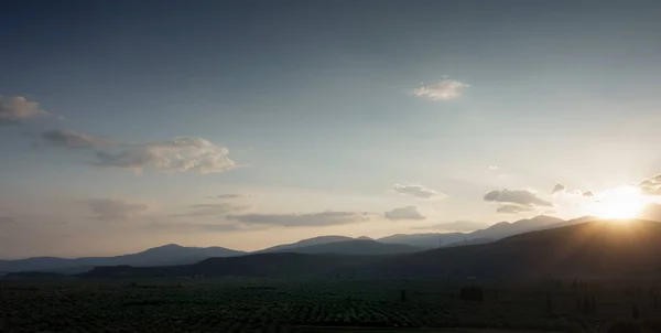 风景山风景反对多云的天空 德尔菲 — 图库照片