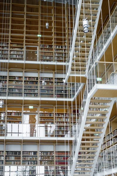 Interior Grande Biblioteca Foco Seletivo — Fotografia de Stock