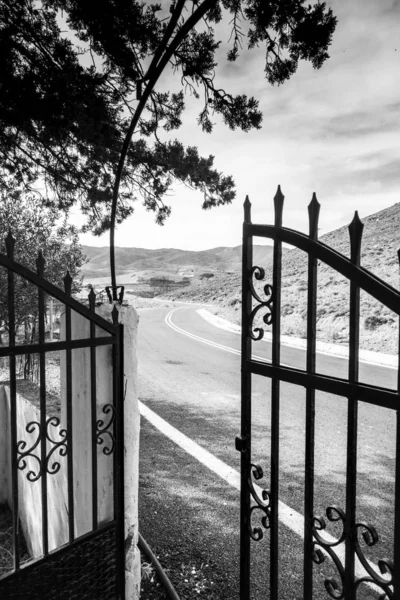 View Empty Mountain Road Open Gate Crete Greece — Stock Photo, Image