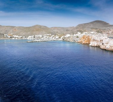Doğal görünümünü deniz ve dağlar, Milos Island, Yunanistan