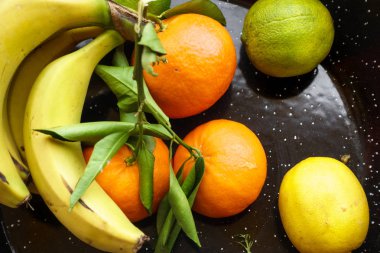 Portakal ve limon, muz gemisi bulunmaktadır 