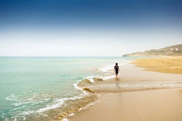 Jongen Lopen Zee Kustlijn Kreta Griekenland Europa — Stockfoto