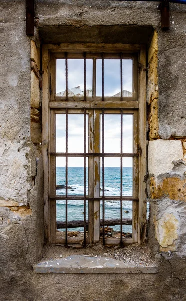 Uitzicht Zee Vanuit Venster Van Oude Gebouw Kreta Griekenland Europa — Stockfoto