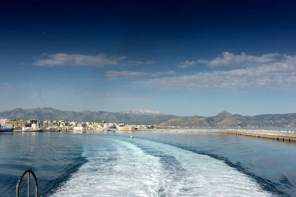 View Cruise Ship Trailing Water Crete Greece Europe — Stock Photo, Image