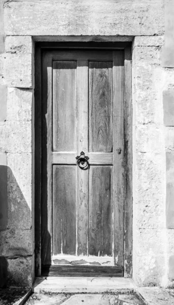 Ahşap Kapı Kapı Tokmağı Girit Yunanistan Ile Önden Görünümü — Stok fotoğraf