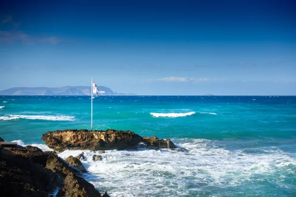 Weergave Van Vlag Rotsformatie Het Midden Van Zee — Stockfoto