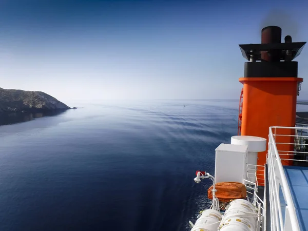 Przemysłowy Statek Wyspie Milos Grecja — Zdjęcie stockowe