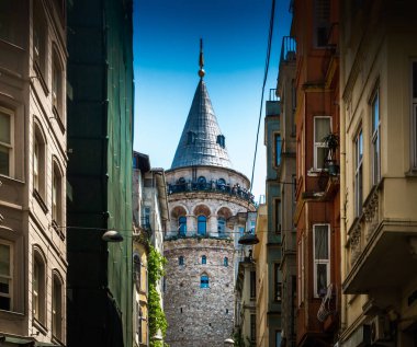 İstanbul'da Galata kulesi ve eski şehir manzarası