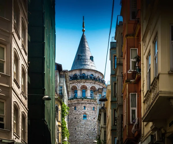 İstanbul'da Galata kulesi ve eski şehir manzarası — Stok fotoğraf