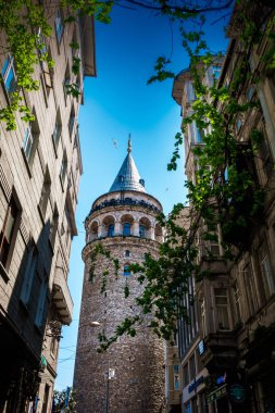 İstanbul'da Galata kulesi ve eski şehir manzarası