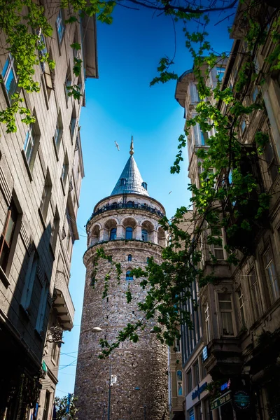 Menara Galata dan pemandangan kota tua di Istanbul — Stok Foto