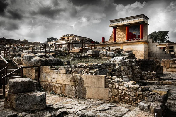 Eingang des zerstörten Palastes von knossos — Stockfoto