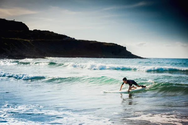 Boy surfing on the Mediterranean island, Greece — Stock Photo, Image