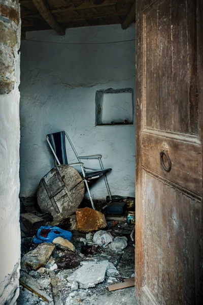Sujo lar abandonado — Fotografia de Stock