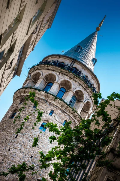 La famosa torre de Galata y el casco antiguo de Estambul — Foto de Stock