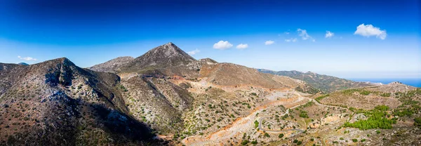 Montaña contra cielo nublado — Foto de Stock