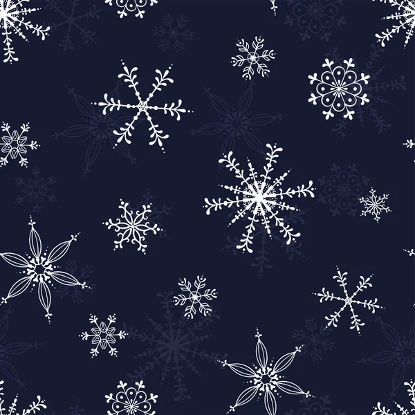 Divertidos copos de nieve dibujados a mano patrón sin costuras hermoso fondo de Navidad de temporada, ideal para pancartas, fondos de pantalla, invitaciones, tarjetas, papel de embalaje - diseño de la superficie del vector — Archivo Imágenes Vectoriales