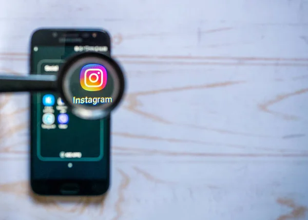 Nizhyn, Ukrayna/ 16-16-2019: Ekranda Instagram uygulaması simgesi 