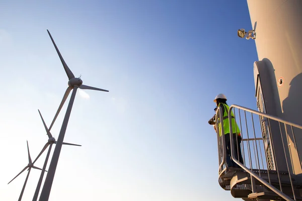 Ingenieurs Werken Aan Windturbine Windmolenpark — Stockfoto