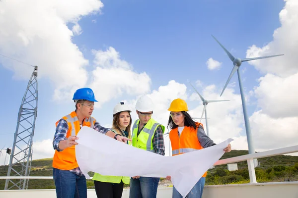 Young Engineers Workers Having Meeting Wind Farm — Stock Photo, Image