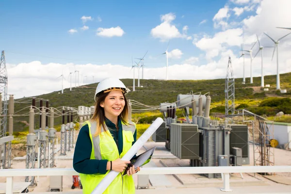 Retrato Una Joven Ingeniera Confiada Una Central Eléctrica — Foto de Stock