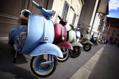 İtalyan mopedler park Sırası