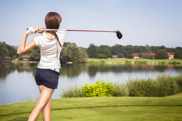 Golf player teeing off — Stock Photo, Image