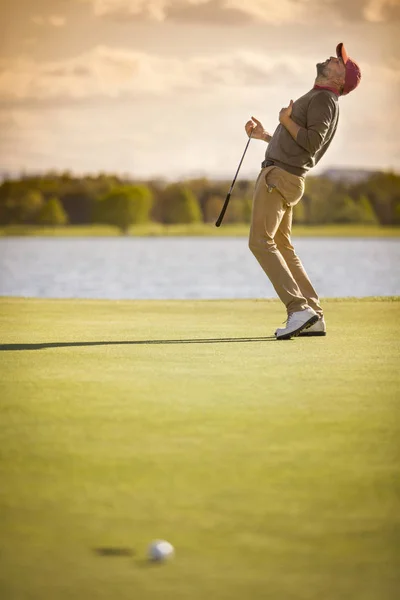 Male golf player shot past hole. — ストック写真