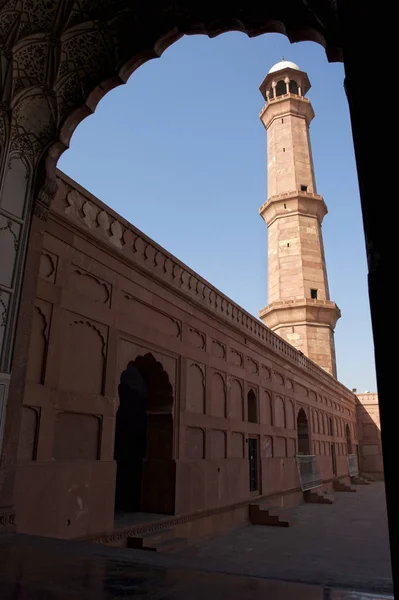 Roter Turm der Lahore-Moschee — Stockfoto