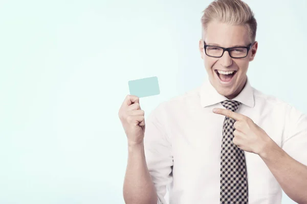 Vrolijke zakenman wijzend vinger op lege kaart. — Stockfoto