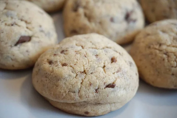 Organik malzemeler ve çikolata ile ev yapımı lezzetli ve yumuşak kurabiye