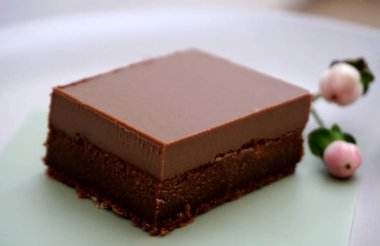 Pürüzsüz, krem, ve ekstra Chocolatey çikolata çift Fudge kek