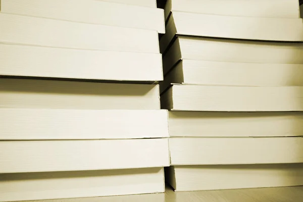 Novos livros brancos empilhados — Fotografia de Stock