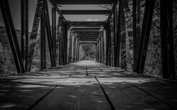 Stary Wiejski Most Nad Rzeką — Zdjęcie stockowe