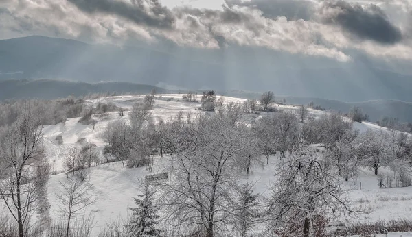 Peisajul Unui Sat Munte Iarnă — Fotografie, imagine de stoc