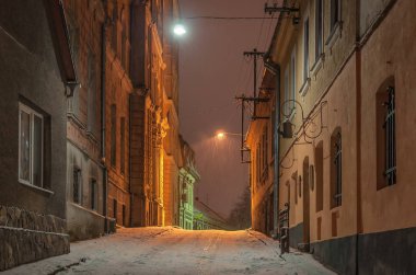 Bir kar fırtınası bir şehir sokak Manzara
