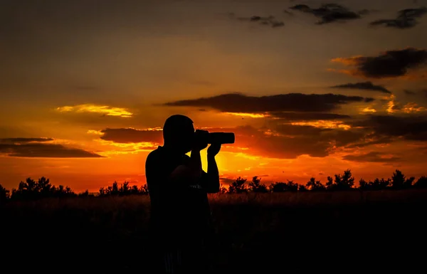 Sylwetka Fotograf Zachodzie Słońca — Zdjęcie stockowe