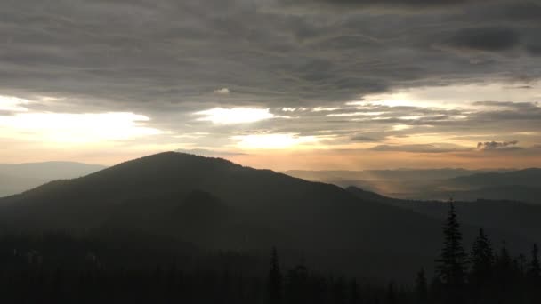 Amanhecer Nas Montanhas Dos Cárpatos — Vídeo de Stock