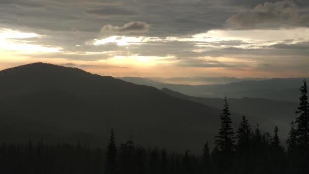 カルパティア山脈の夜明け — ストック動画