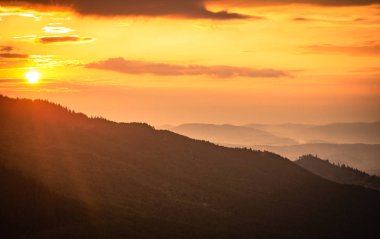 Şafak Karpat Dağları