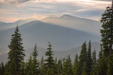 Şafak Karpat Dağları