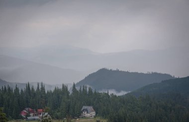 Şafak Karpat Dağları