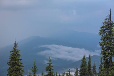 Şafak Karpat Dağları