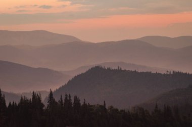 Şafak Karpat Dağları