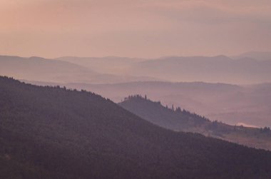 Şafak Karpat Dağları